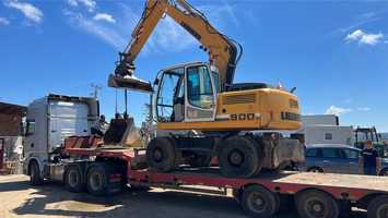 Excavator liebherr A900