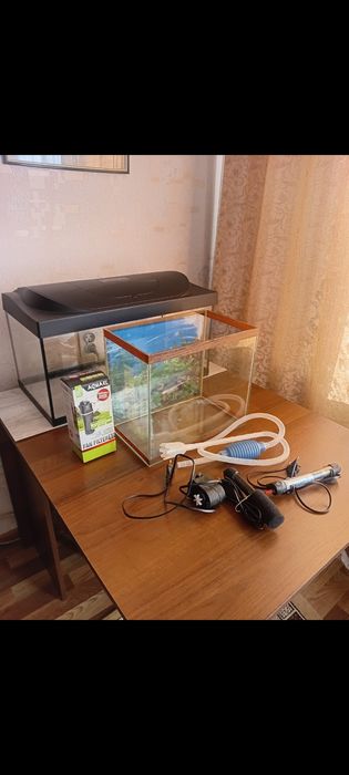Продам два аквариума срочно