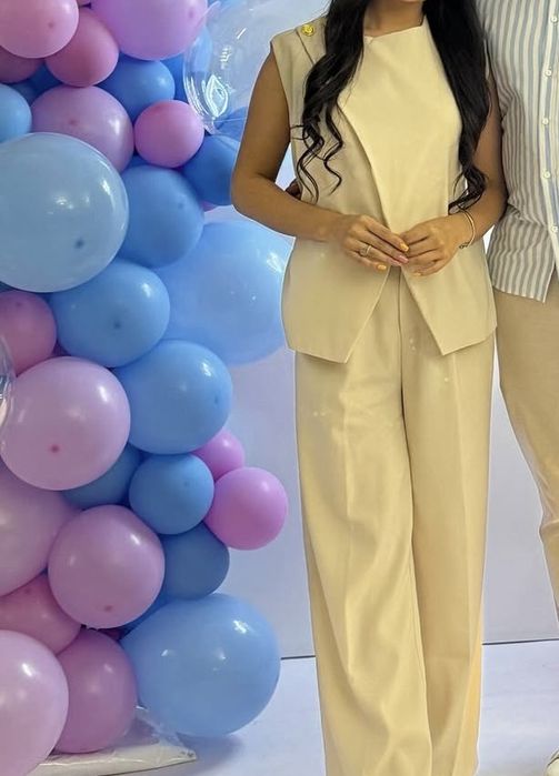 Продам брючный костюм