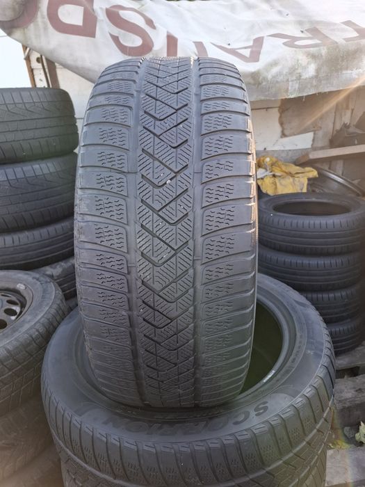 Vand 2 anvelope 275 45 20 pireli  de iarna