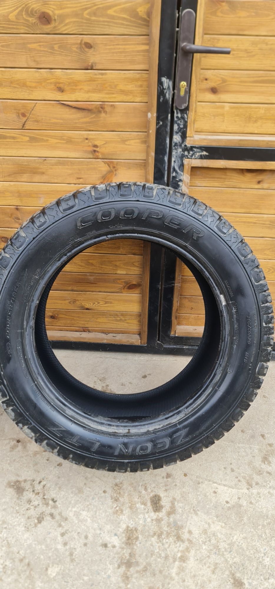 Vând cauciucuri Cooper Zeon LTZ, 305/50 R20, A/T, M+S.