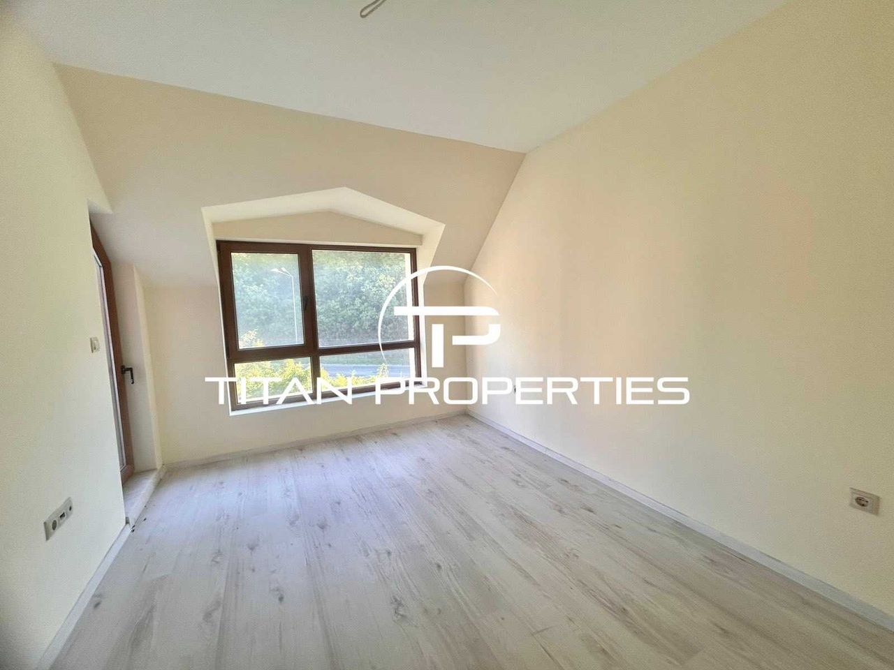 Продава се Тристаен апартамент в Варна, Аспарухово - 230 кв.м за 848 €/кв.м - Снимка #4