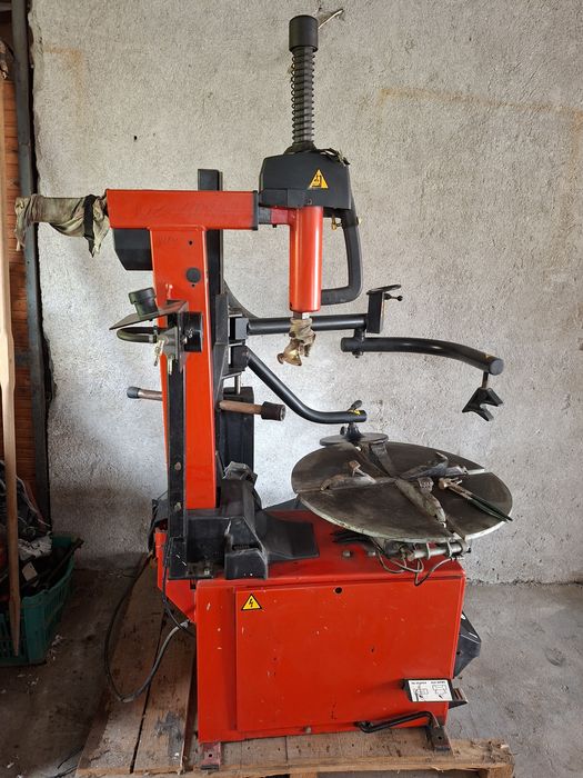 Автоматична Машина за монтаж и демонтаж на автомобилни гуми