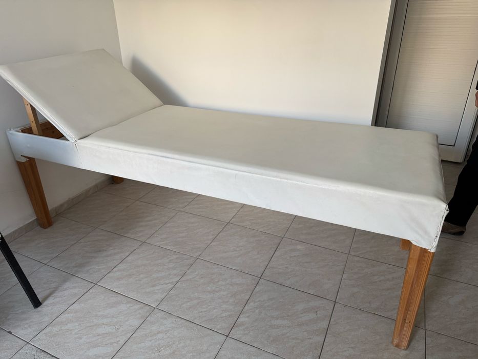 Лекарска/масажна кушетка