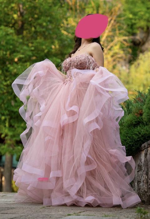 Бална рокля-пепел от рози