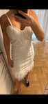Бяла бандажна рокля с пера LBD