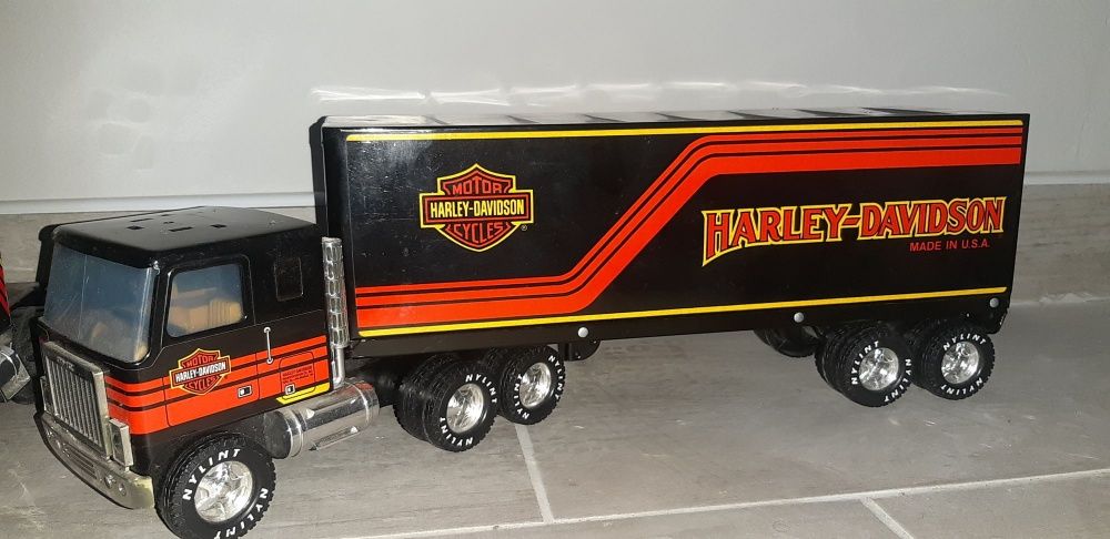 Ламаринен камион Harley davidson