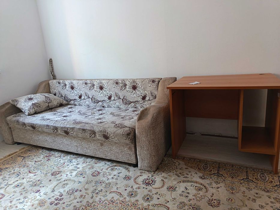 Диван, стол, шкаф