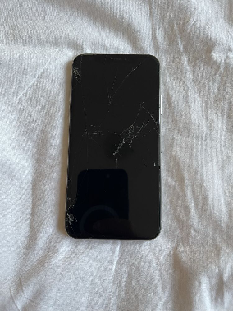 iPhone X 64GB Battery 79%