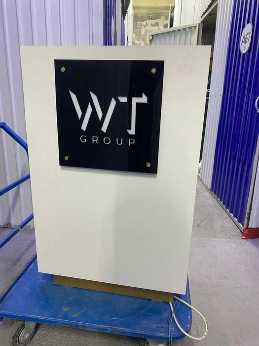 Промостойка-трибуна с подсветкой