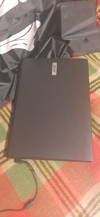 лаптоп acer със зарядно