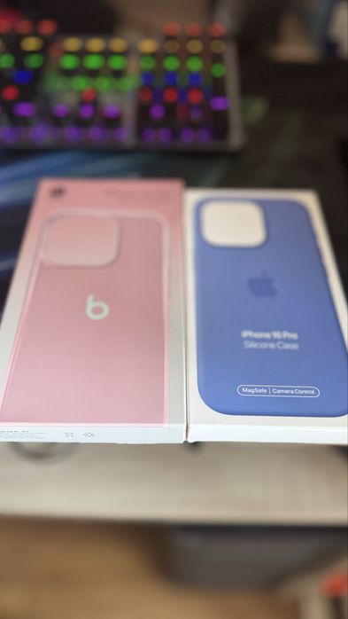 Продам оригиналные чехлы iphone 16 pro