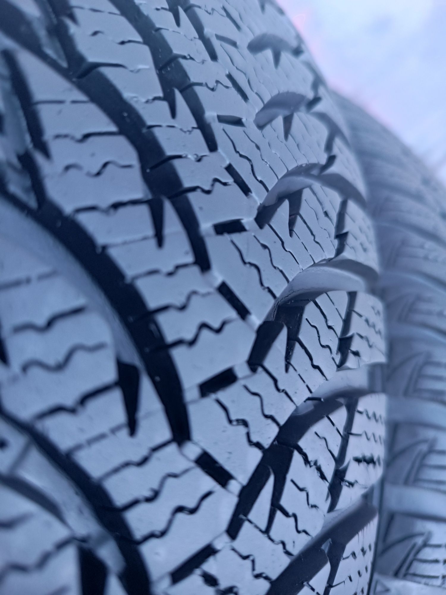 185/60/15 Kumho .