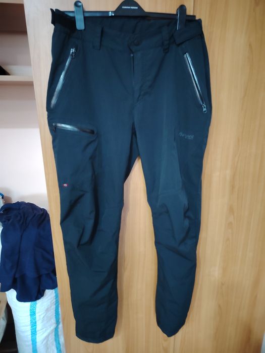 Vînd pantaloni bărbați drumeții -sky  marini L -XL preturi 100-150 lei