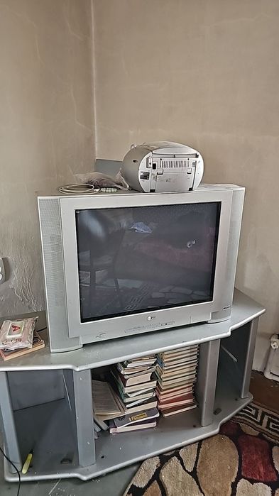 Продаётся телевизор LG FLATRON