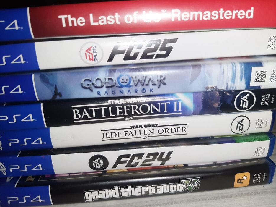 Vând Ps4/Schimb cu Ps5  Slim 1TB 8 jocuri și 2 manete fifa 26 și cășt