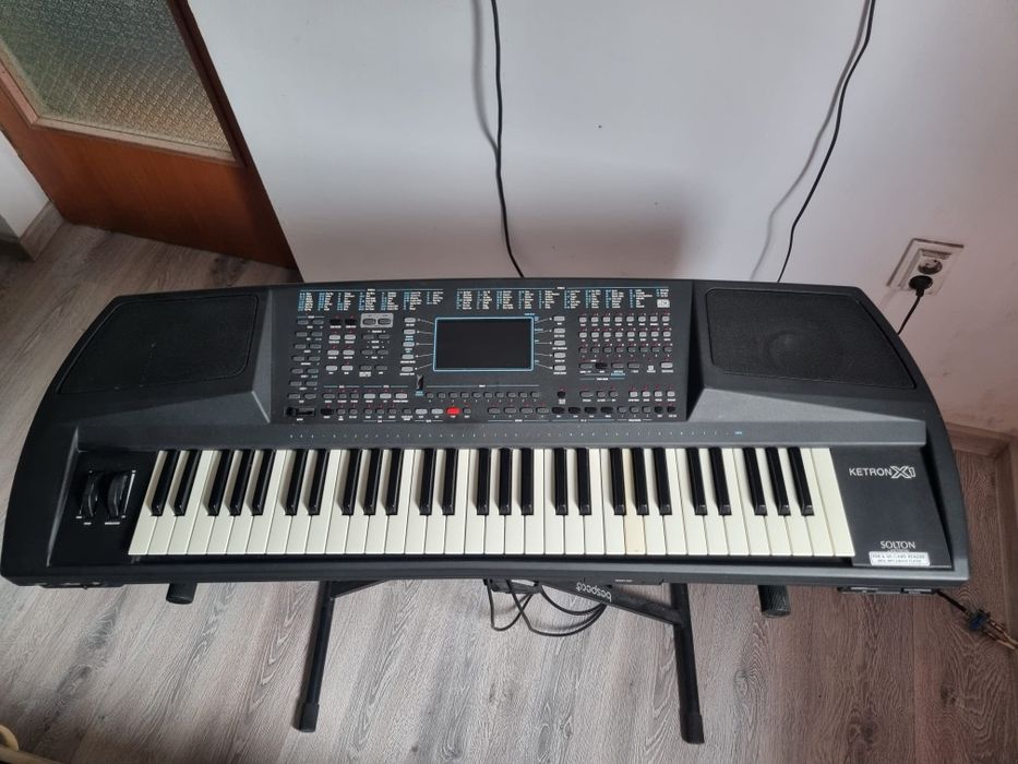 Vând orga  Ketron X1 ca noua