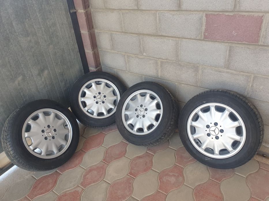 Диски с новыми шинами на мерседес R16