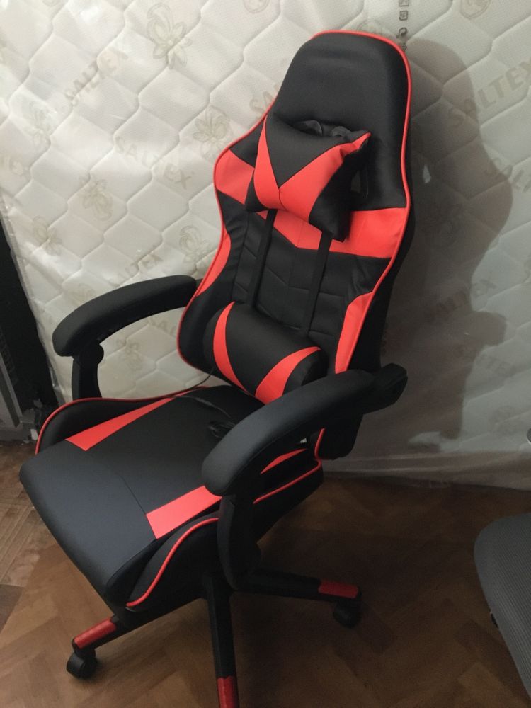 Scaun gaming cu functie de masaj nou