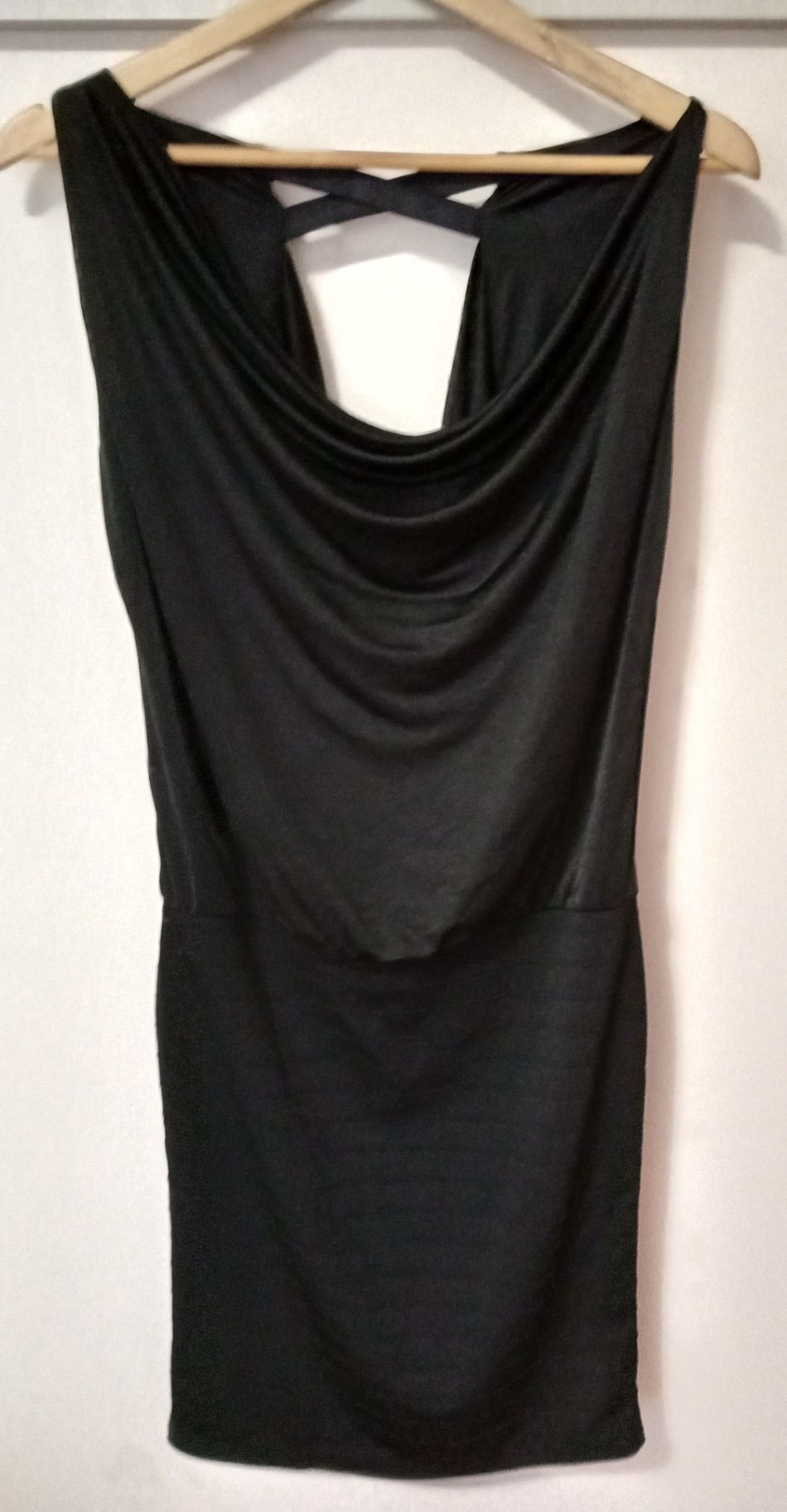 Елегантна черна рокля ASOS
