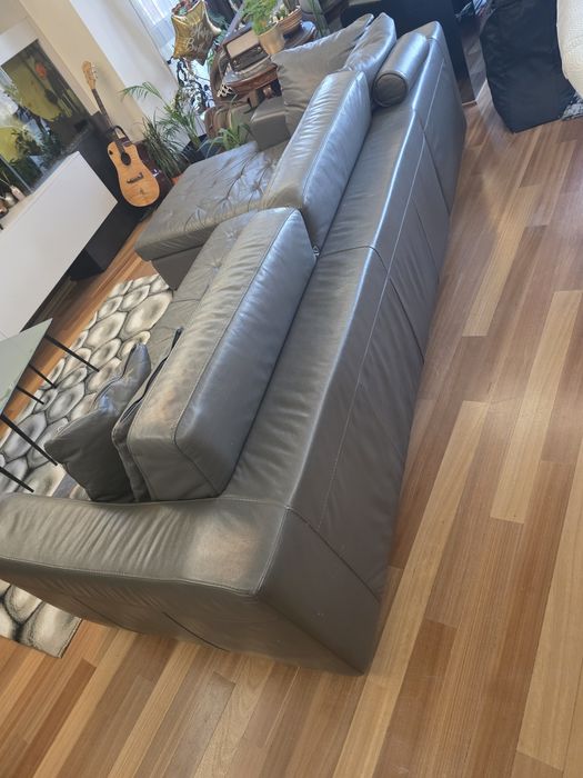 продавам кожен диван