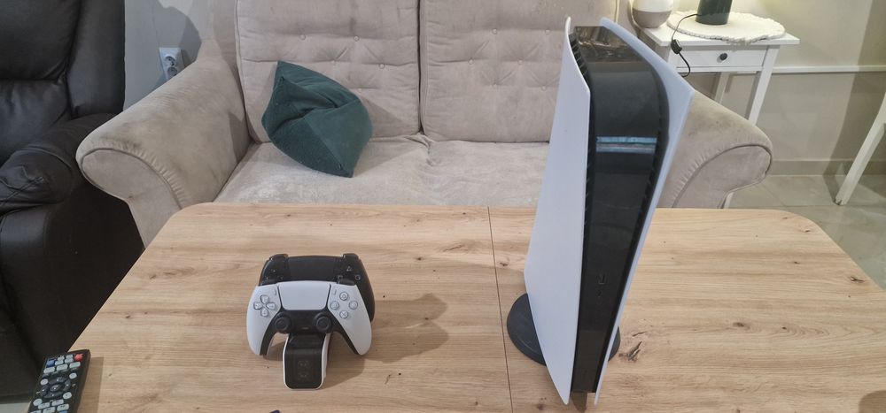 Playstation 5 1tb.с 2 Джойстика