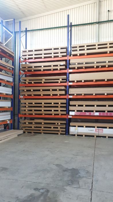 Vând rafturi metalice profesionale reglabile la super preț lichidare s
