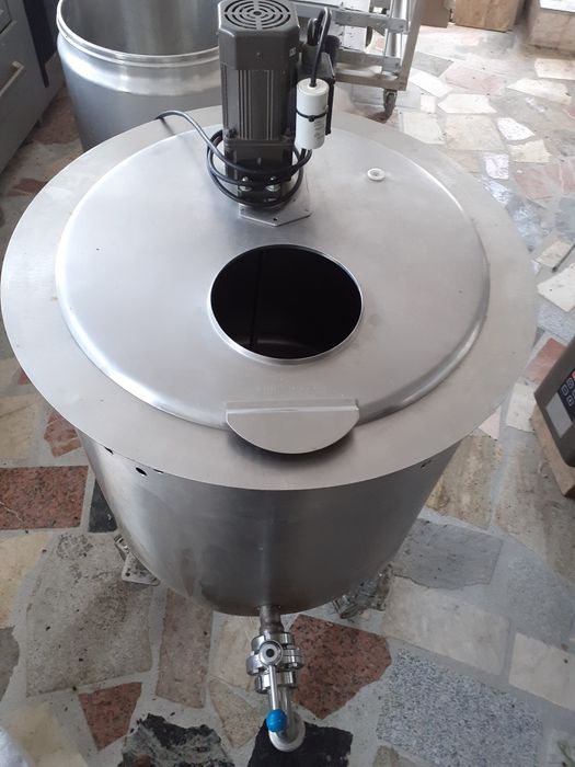 Vând răcitor de lapte PANASONIC de inoxu dublu capacitate 100 de kg.