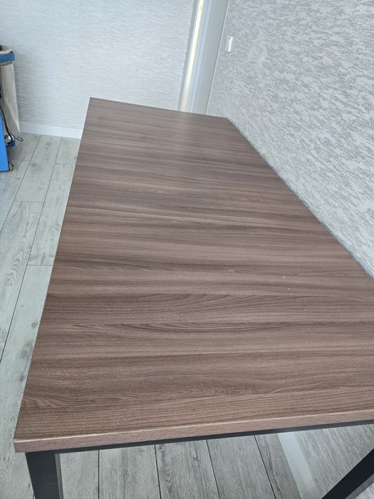 Стол в отличном состоянии.