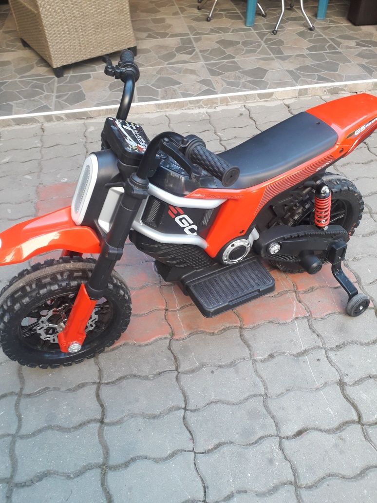 Motocicleta electrica pt.copii