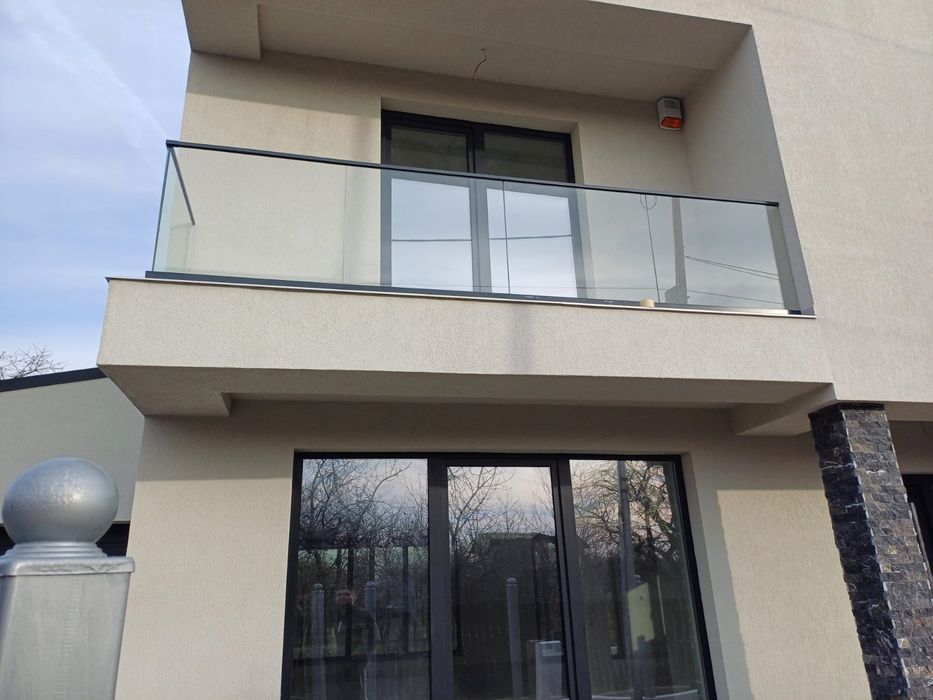 Balustrada din sticla securizata exterioara