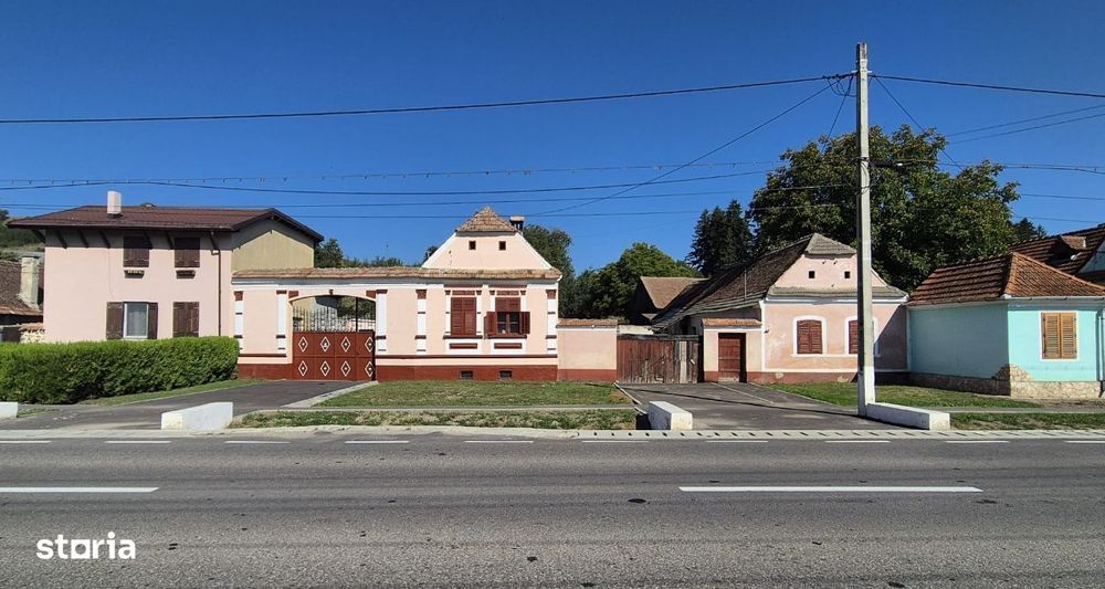 SC VIMAK vinde casa saseasca in loc.Maierus,Brasov .