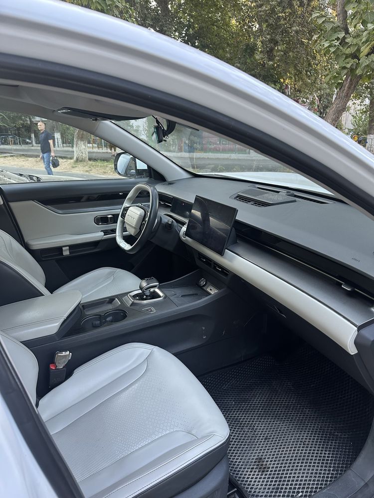 Jetour dashing oq tozza narxi  19000$