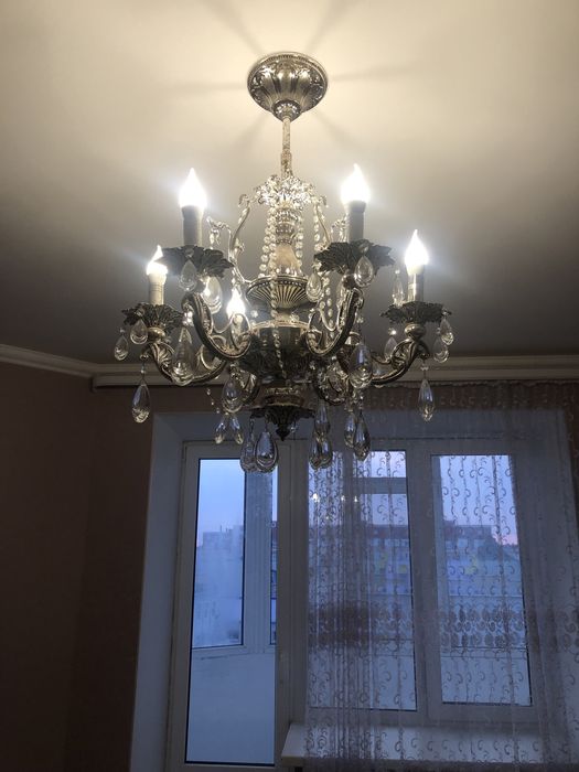 Продам люстру для гостиной