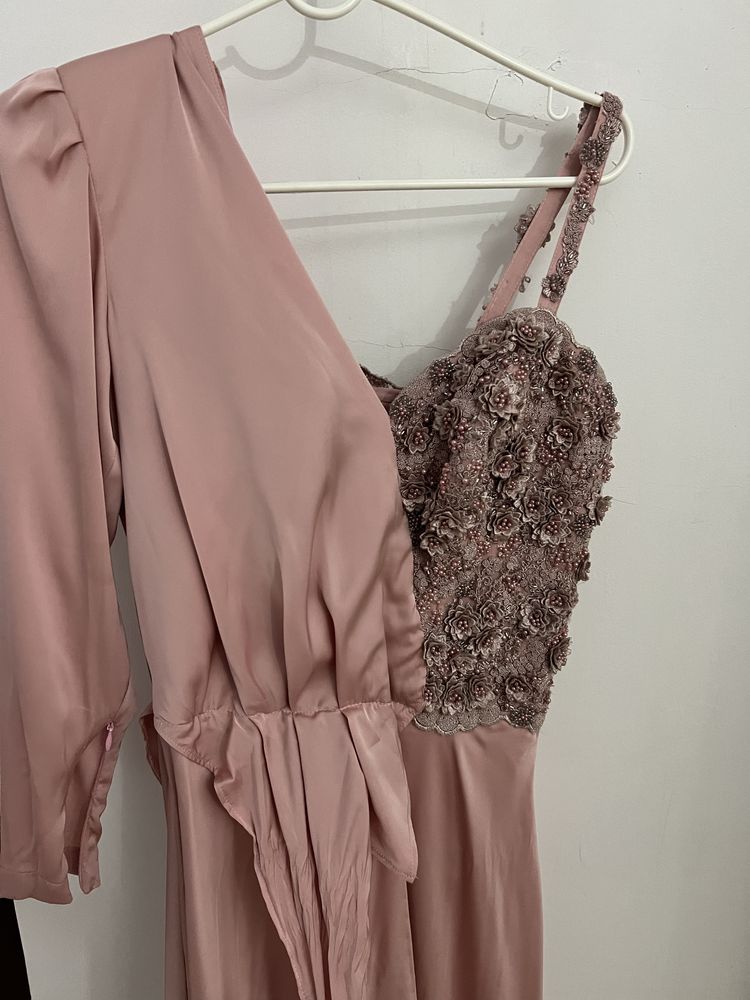 Rochie de seara dantela roz-pudra