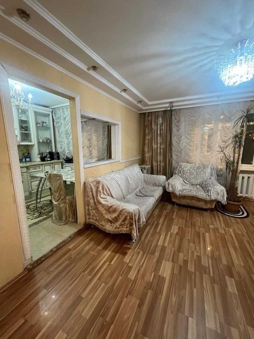 Продаю 4 комнатную квартиру 75 кв.м. Комнаты раздельные. Республики 32