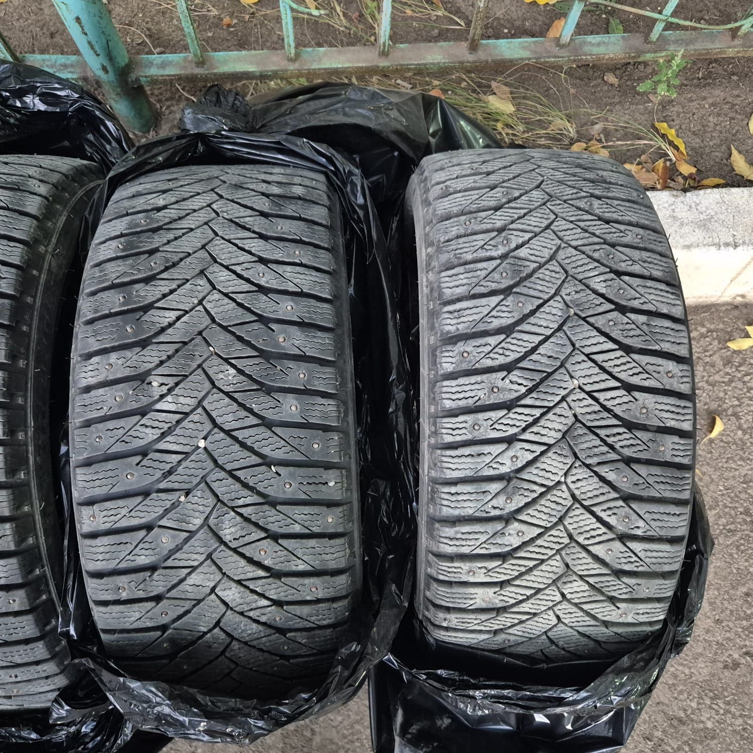 Продам зимние шины 225/45/17