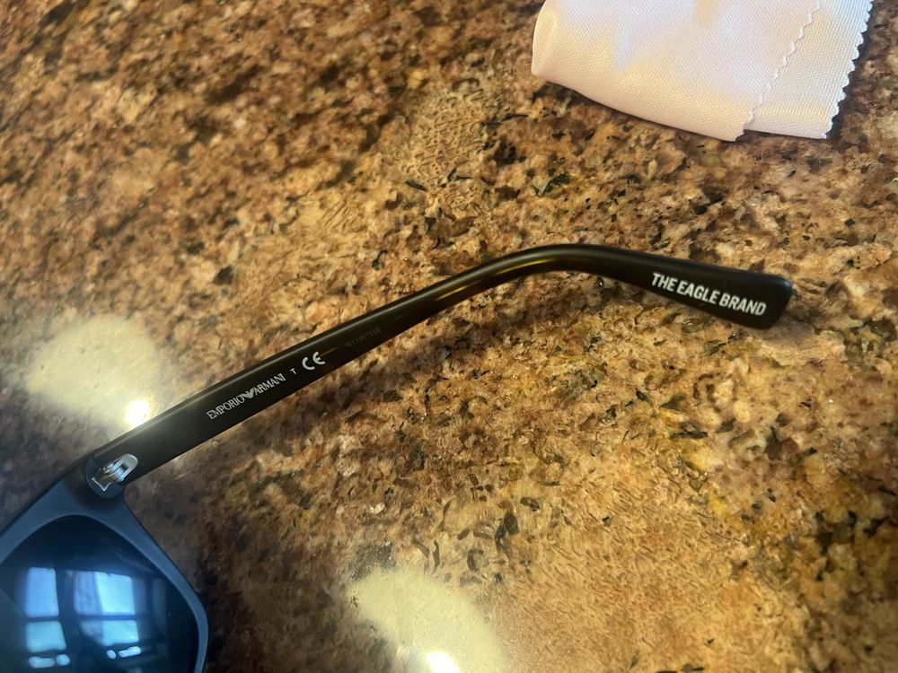 Ochelari de soare pentru barbati Emporio Armani !