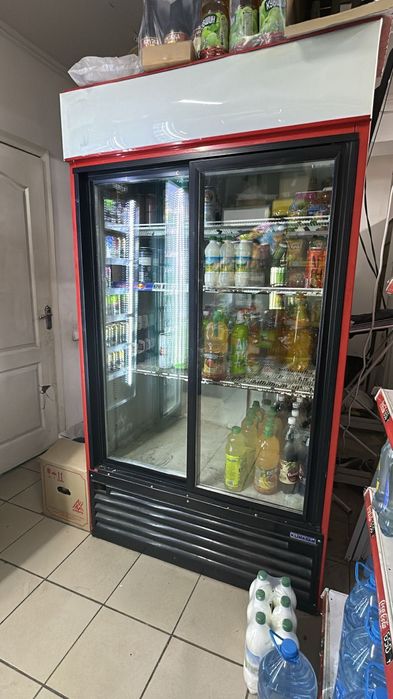 Двухдверный витринный холодильник