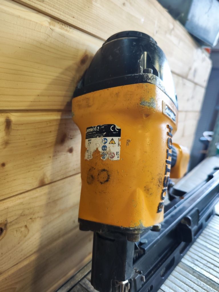 Pistol profesional pneumatic de batut cuie Bostitch N89RH17-2