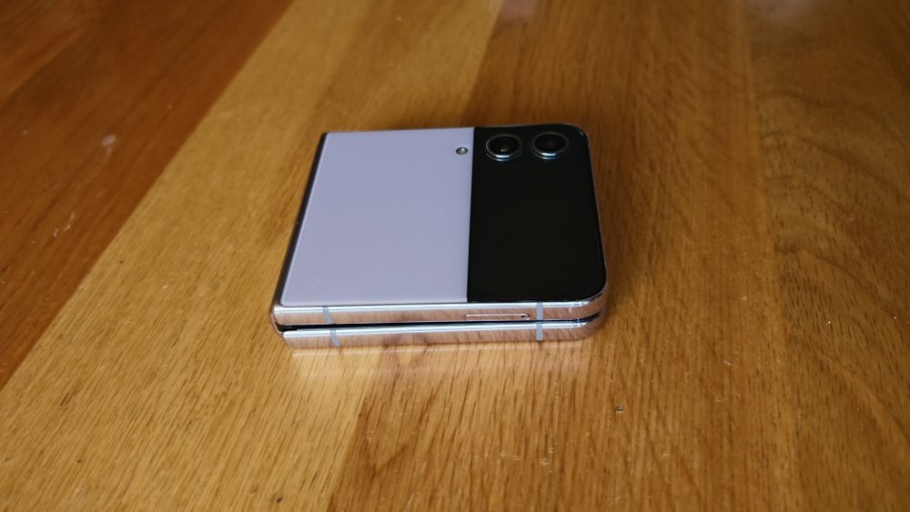 Самсунг Zflip4 2023 г