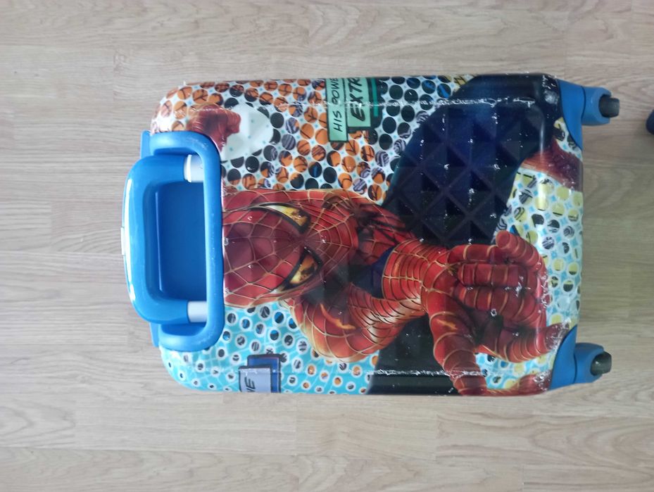 Куфар със Спайдърмен в отлично състояние