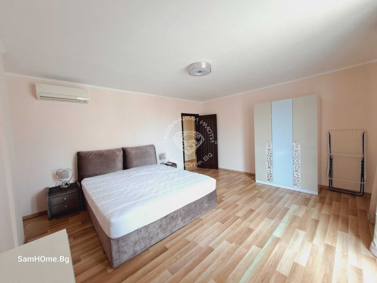 Продава се Четиристаен апартамент в с. Шкорпиловци, Област Варна - 203 кв.м за 929 €/кв.м - Снимка #9
