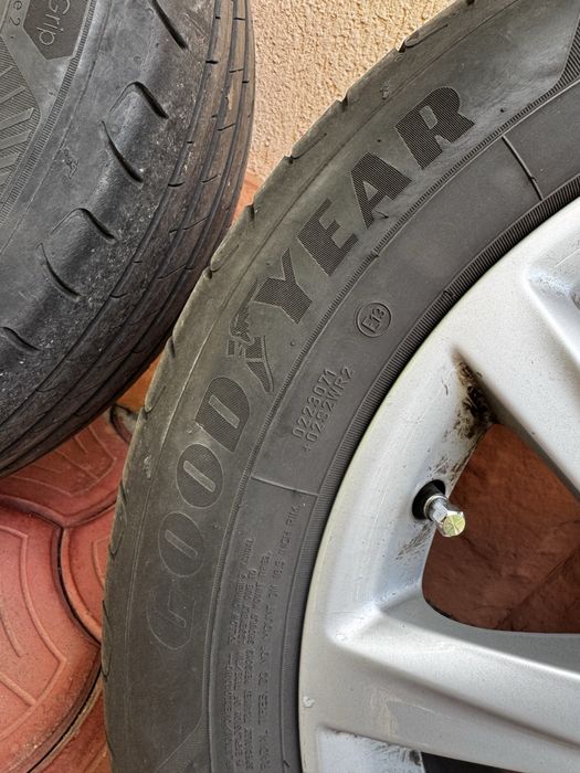 Vand roti 205/55 r16 jante oem vw anvelope goodyear
