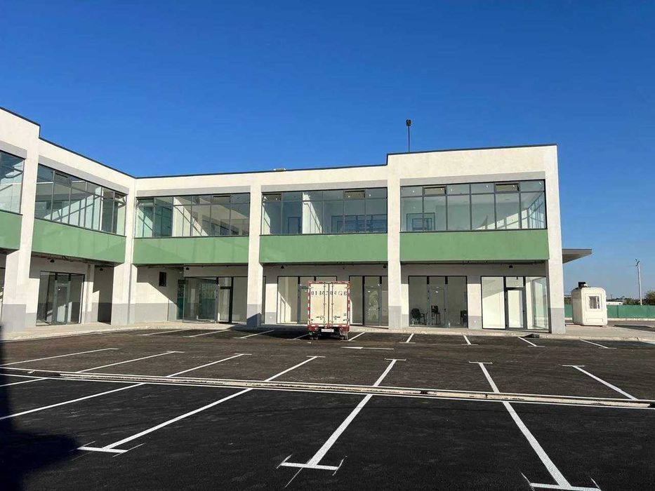 Tashkent INDEX савдо мажмуаси худудида.Савдо дўконлари СОТИЛАДИ