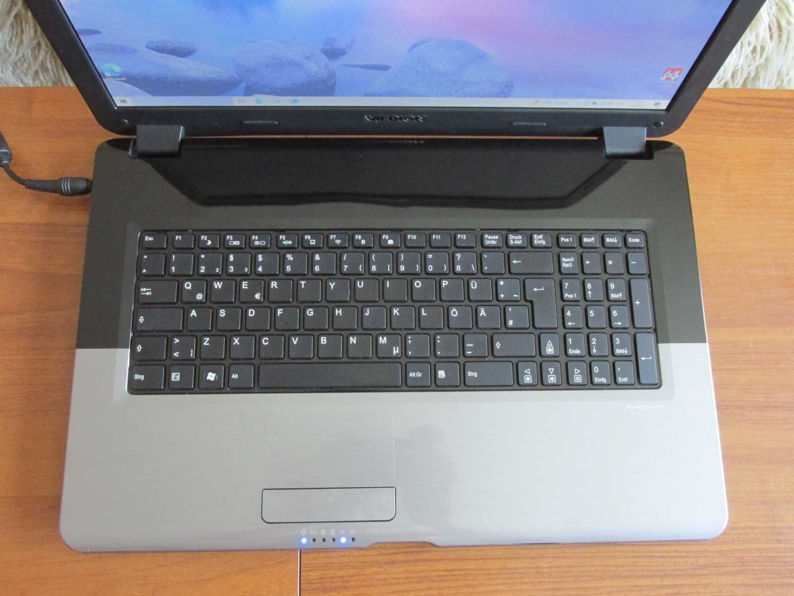 17.3 инча с Intel i5 лаптоп