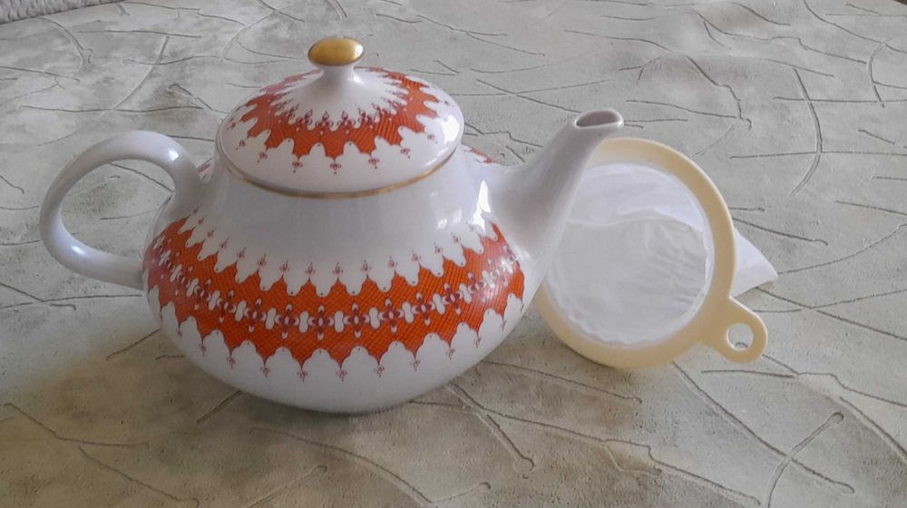 Нов немски порцеланов чайник с цедка