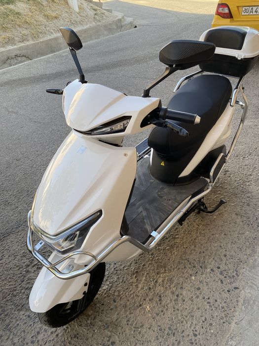 Skuter srochna sotiladi