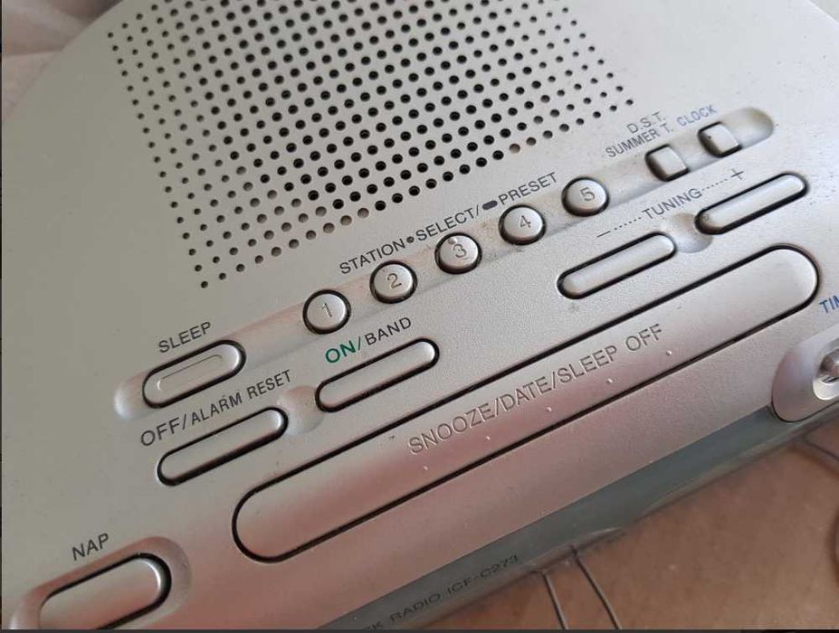 Radio cu ceas FM/AM Sony ICF-C273