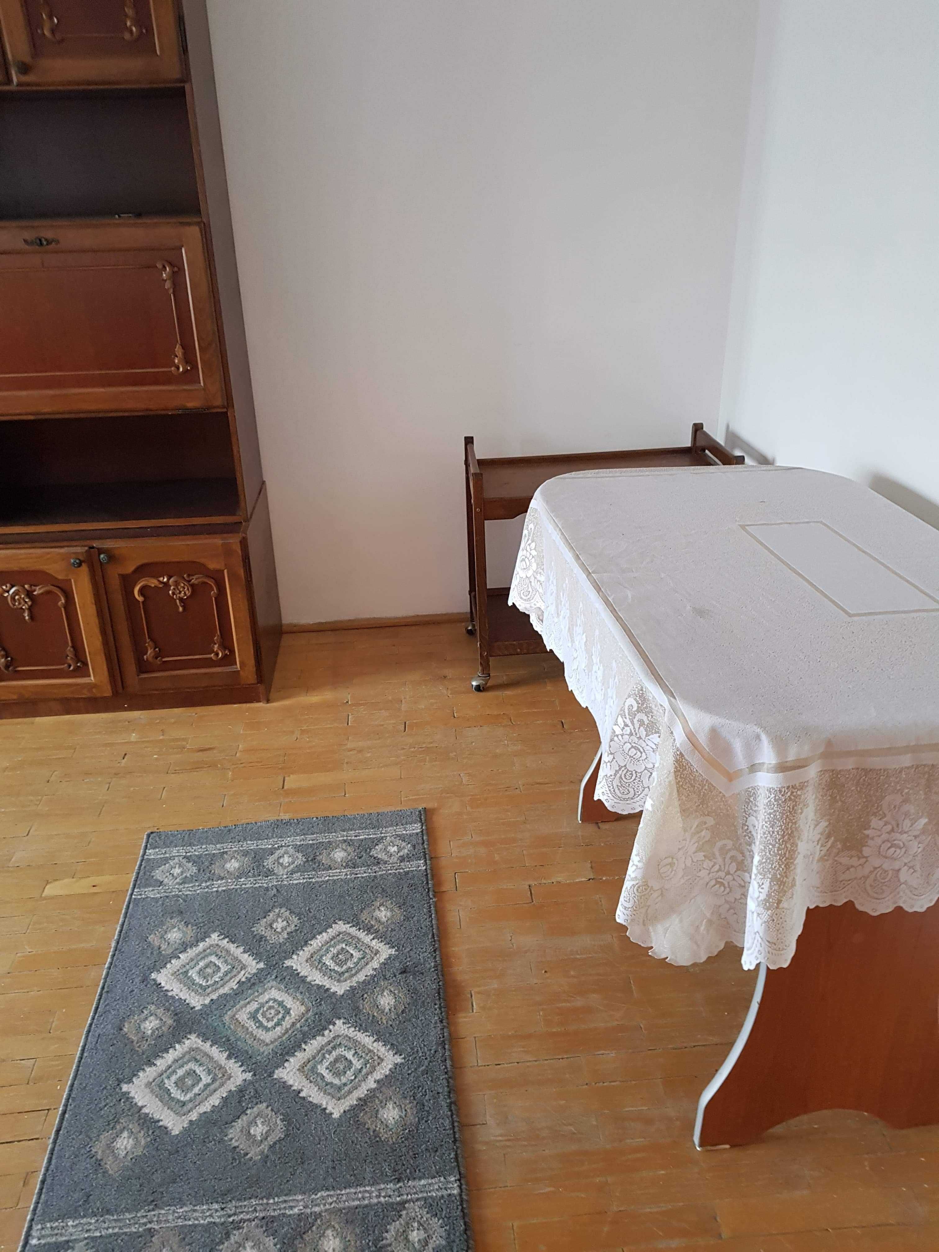 Vand apartament cu 4 camere